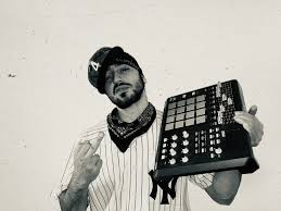 Продюсер ЭлайджаWoodа Beats